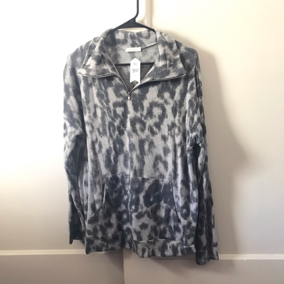 Leopard Print Pullover NWT - Picture 1 of 4